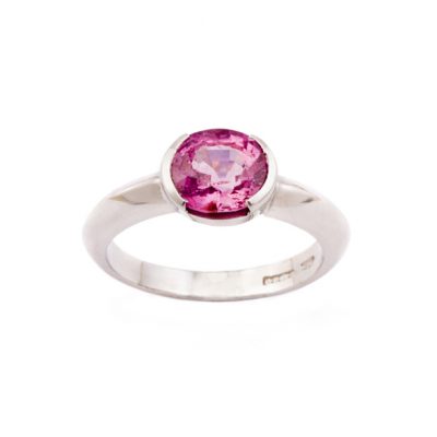 Spinel set ring
