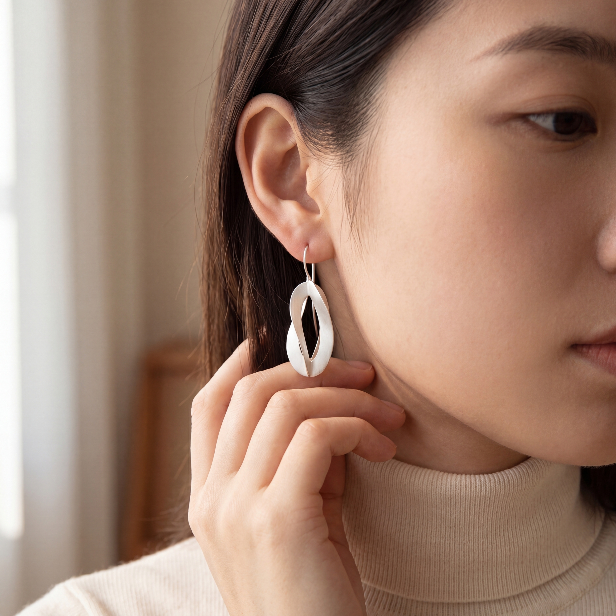 25291 model image model wearing silver double oval interlocking earrings